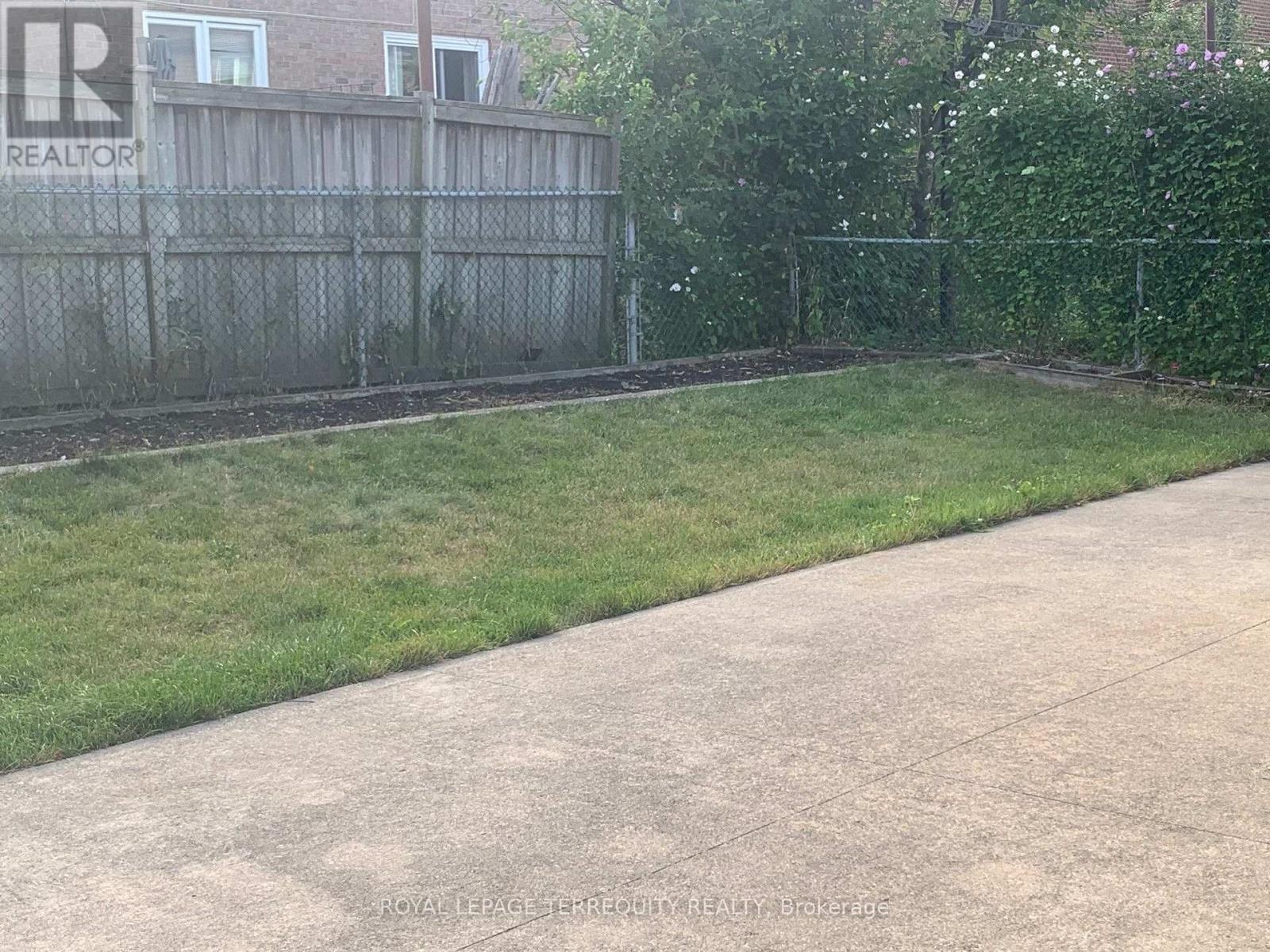 30 Gihon Spring Drive, Toronto, Ontario  M9V 4X9 - Photo 19 - W13708740