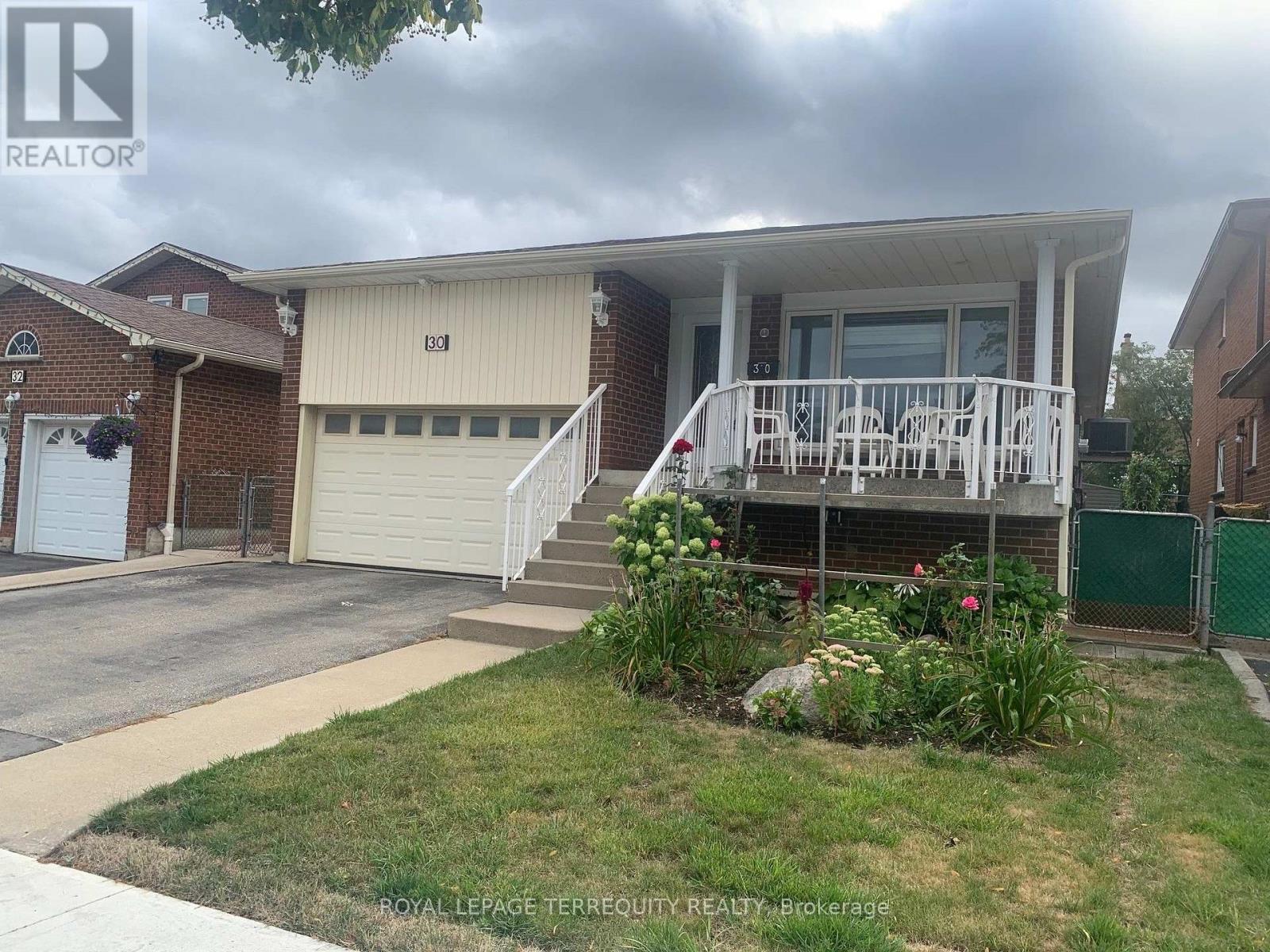 30 Gihon Spring Drive, Toronto, Ontario  M9V 4X9 - Photo 2 - W13708740