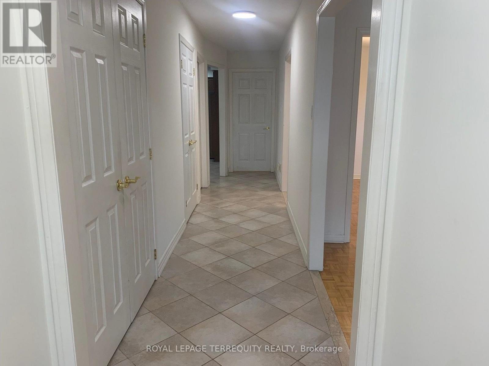 30 Gihon Spring Drive, Toronto, Ontario  M9V 4X9 - Photo 5 - W13708740