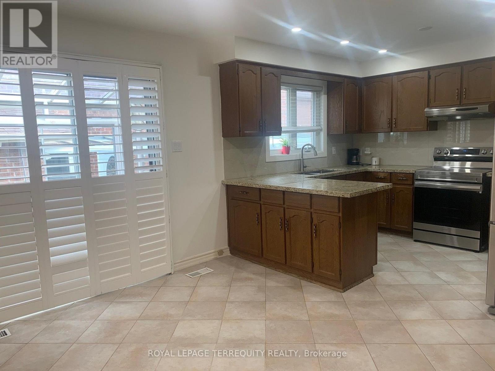 30 Gihon Spring Drive, Toronto, Ontario  M9V 4X9 - Photo 8 - W13708740