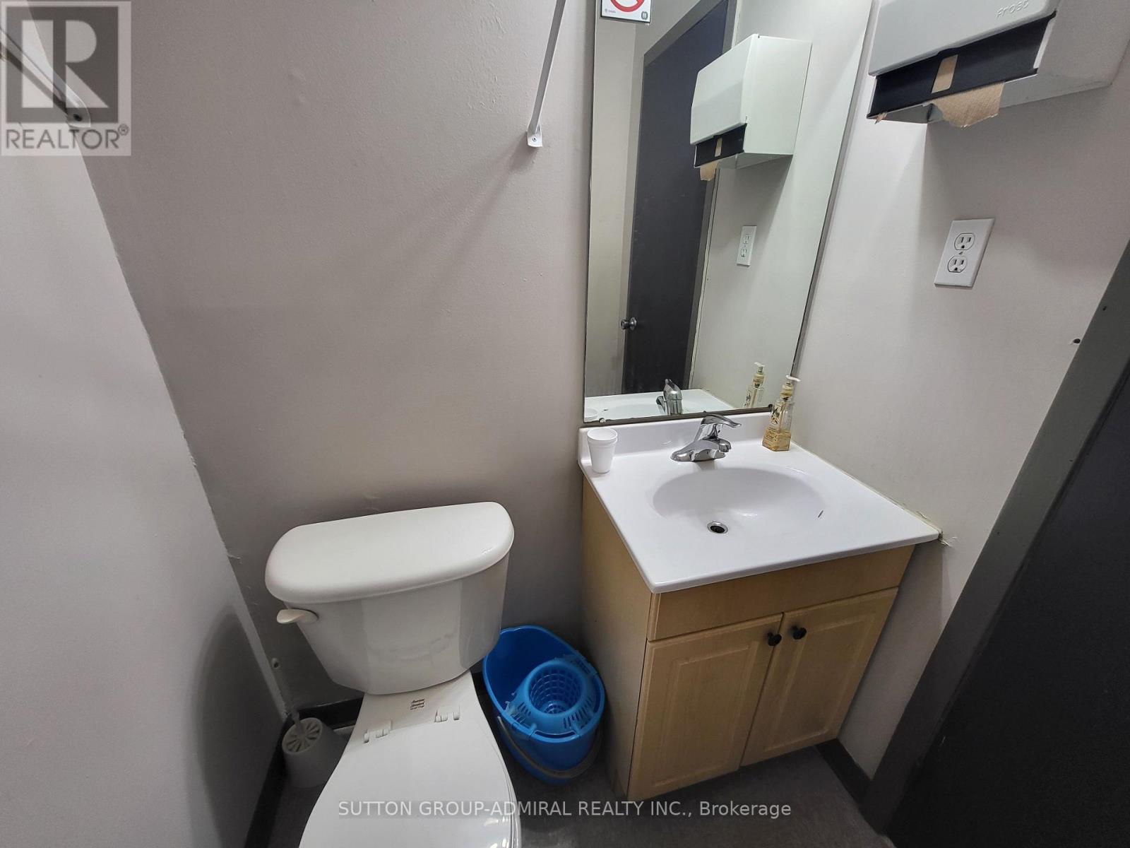 267 Canarctic Drive, Toronto, Ontario  M3J 2N7 - Photo 8 - W13708756