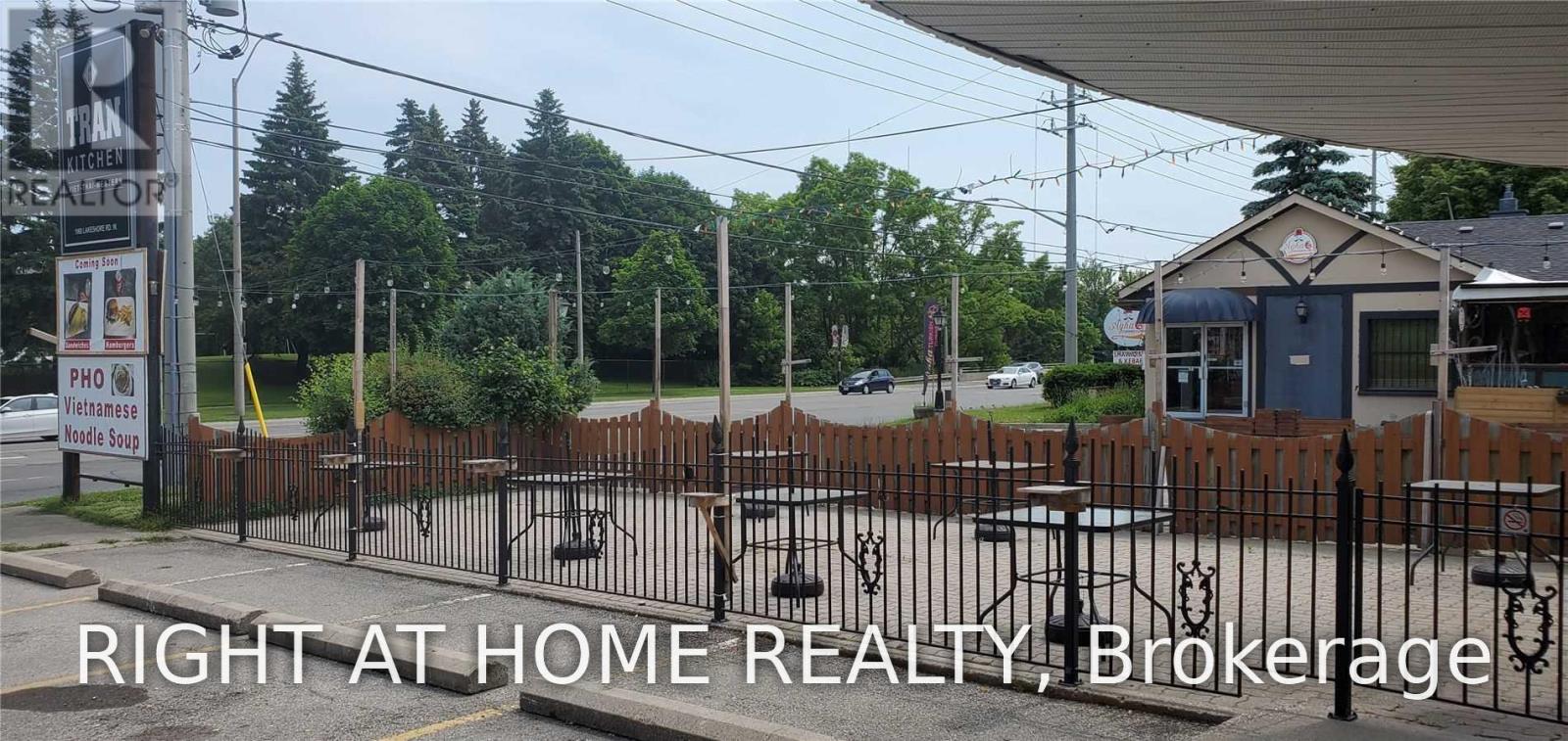 1969 Lakeshore Road W, Mississauga, Ontario  L5J 1J6 - Photo 4 - W13708784