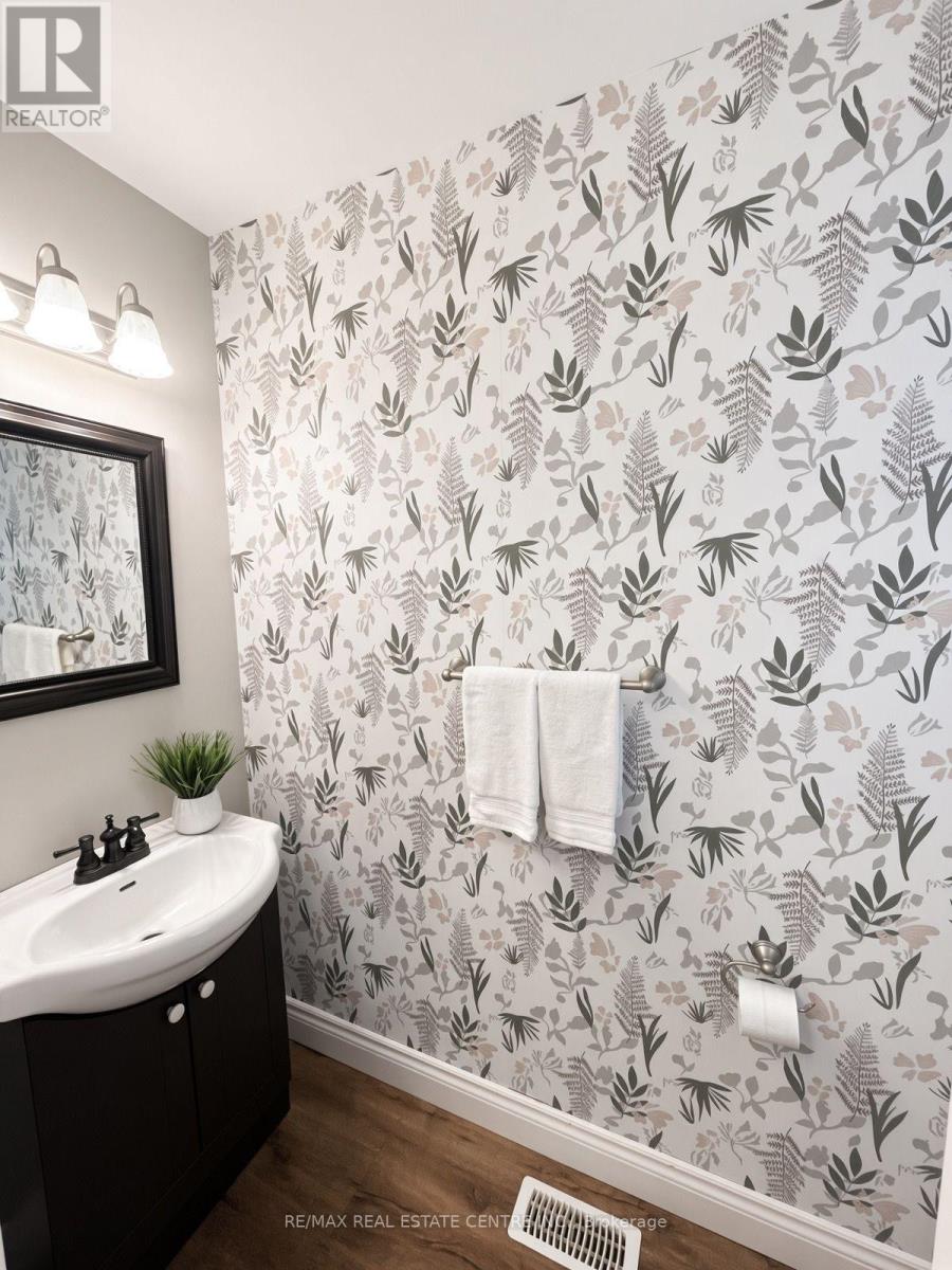 765 Angler Way, Waterloo, Ontario  N2K 4L7 - Photo 14 - X13708748