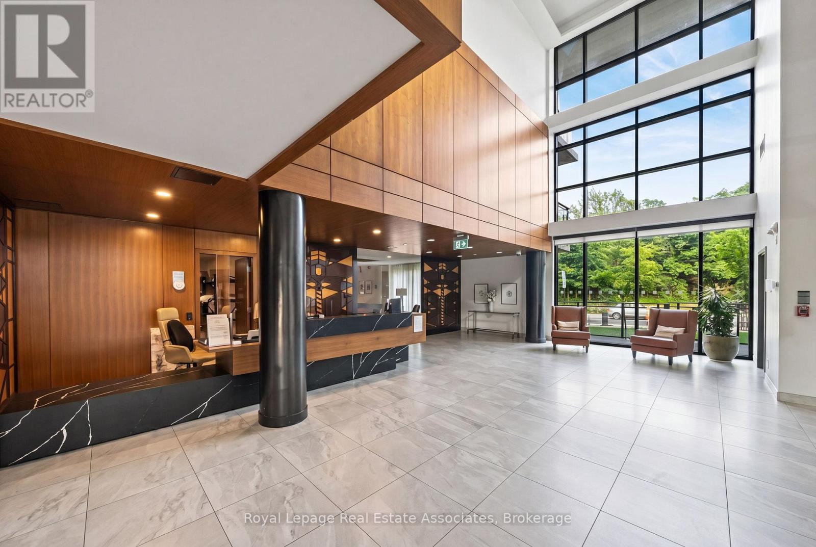 Gr26 - 1575 Lakeshore Road W, Mississauga, Ontario  L5J 0B1 - Photo 2 - W13639174