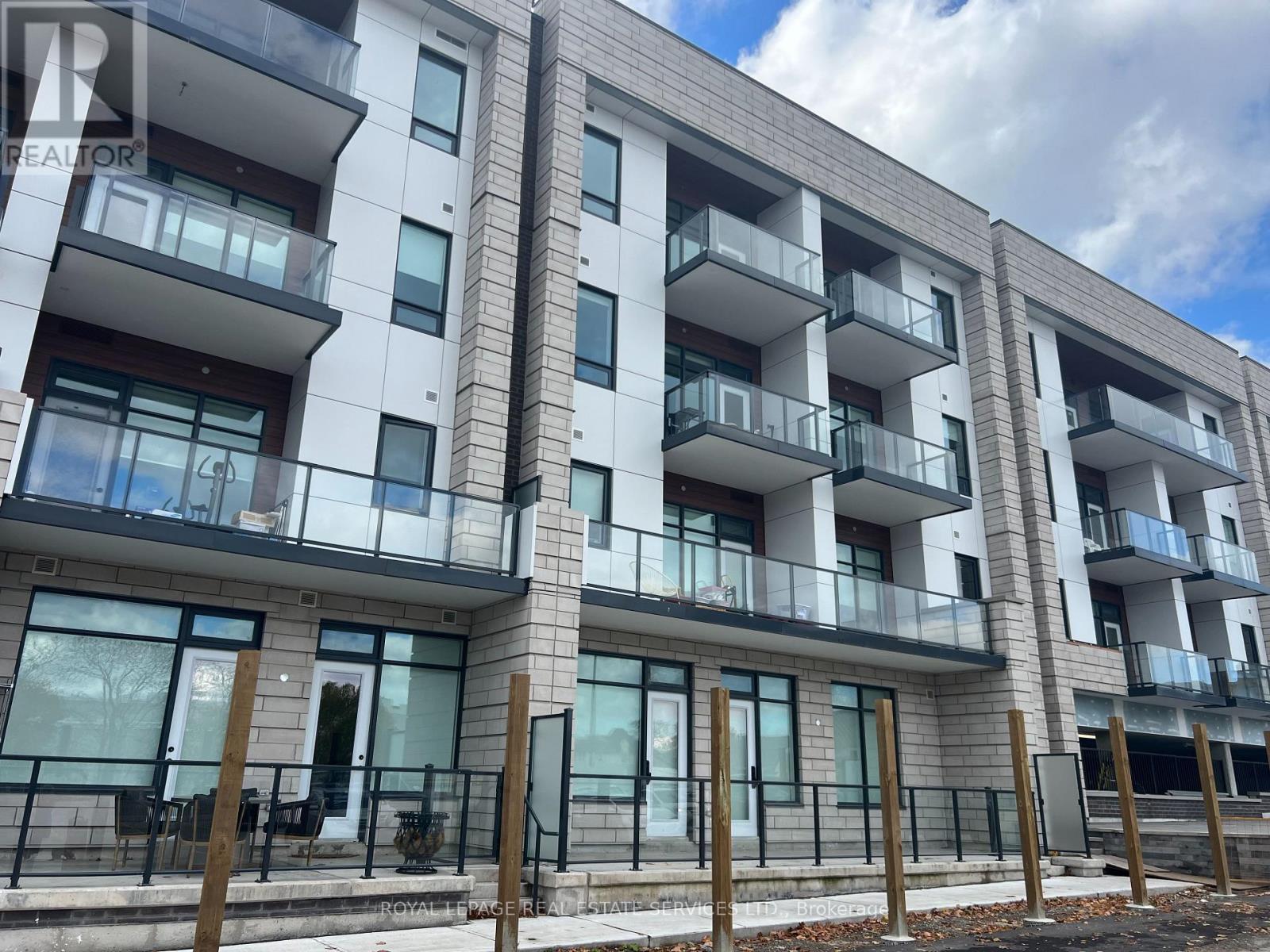 313 - 123 MAURICE DRIVE, Oakville, Ontario