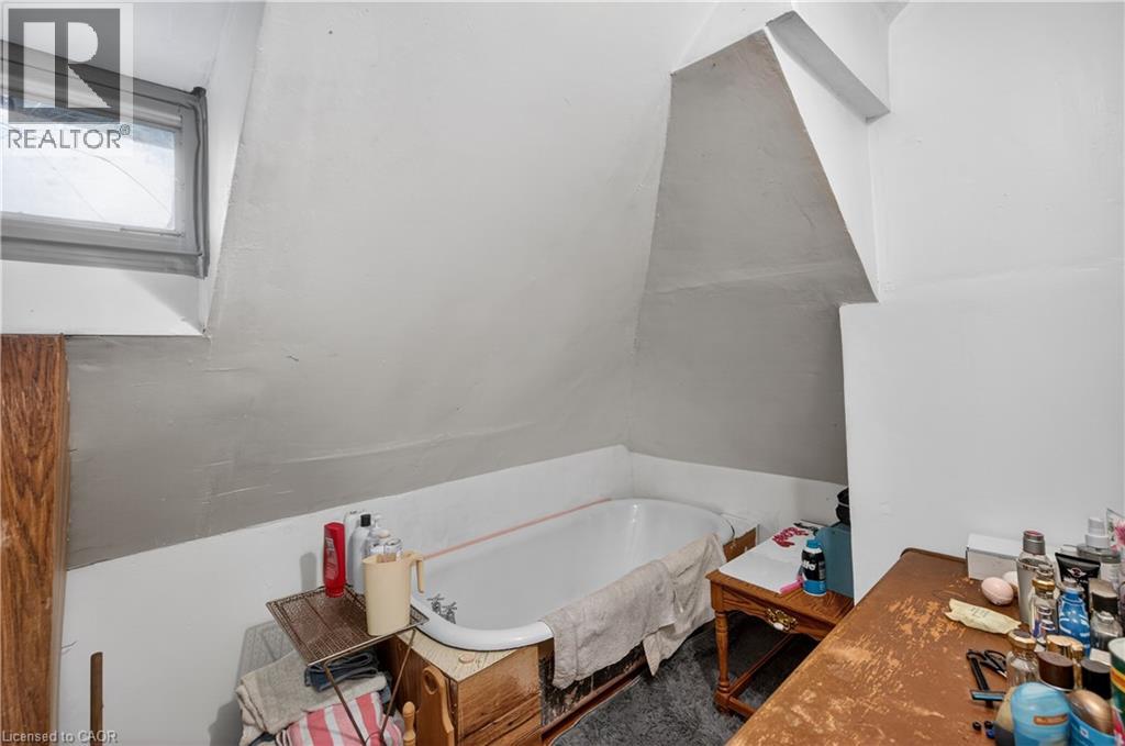 312 East 12th Street, Hamilton, Ontario  L9A 3Y1 - Photo 20 - 40851396