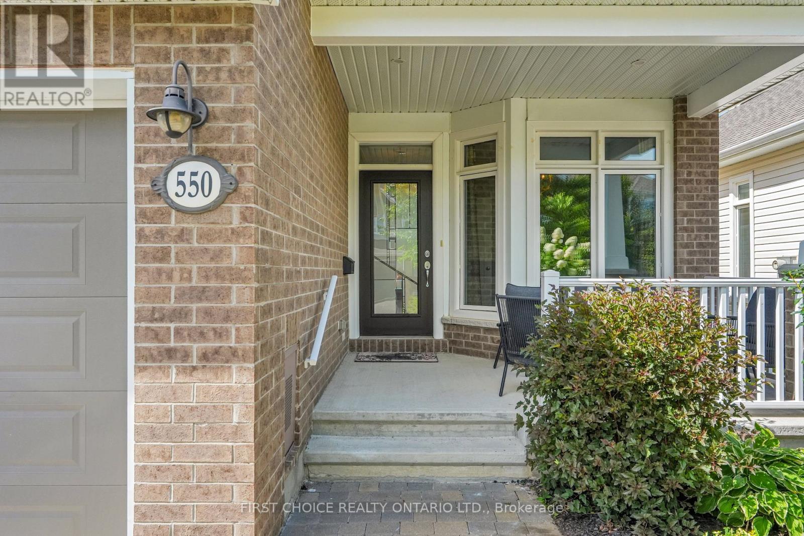 550 Silverbell Crescent, Ottawa, Ontario  K1T 0P1 - Photo 2 - X13708792