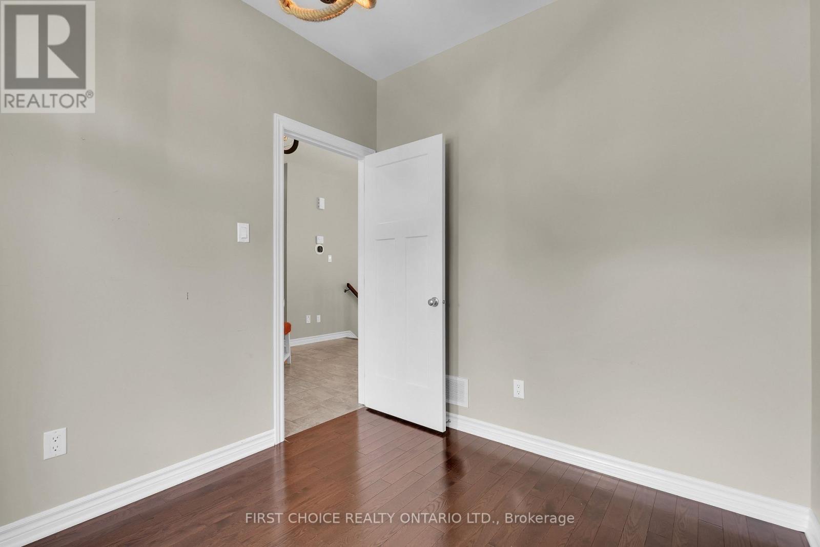550 Silverbell Crescent, Ottawa, Ontario  K1T 0P1 - Photo 9 - X13708792