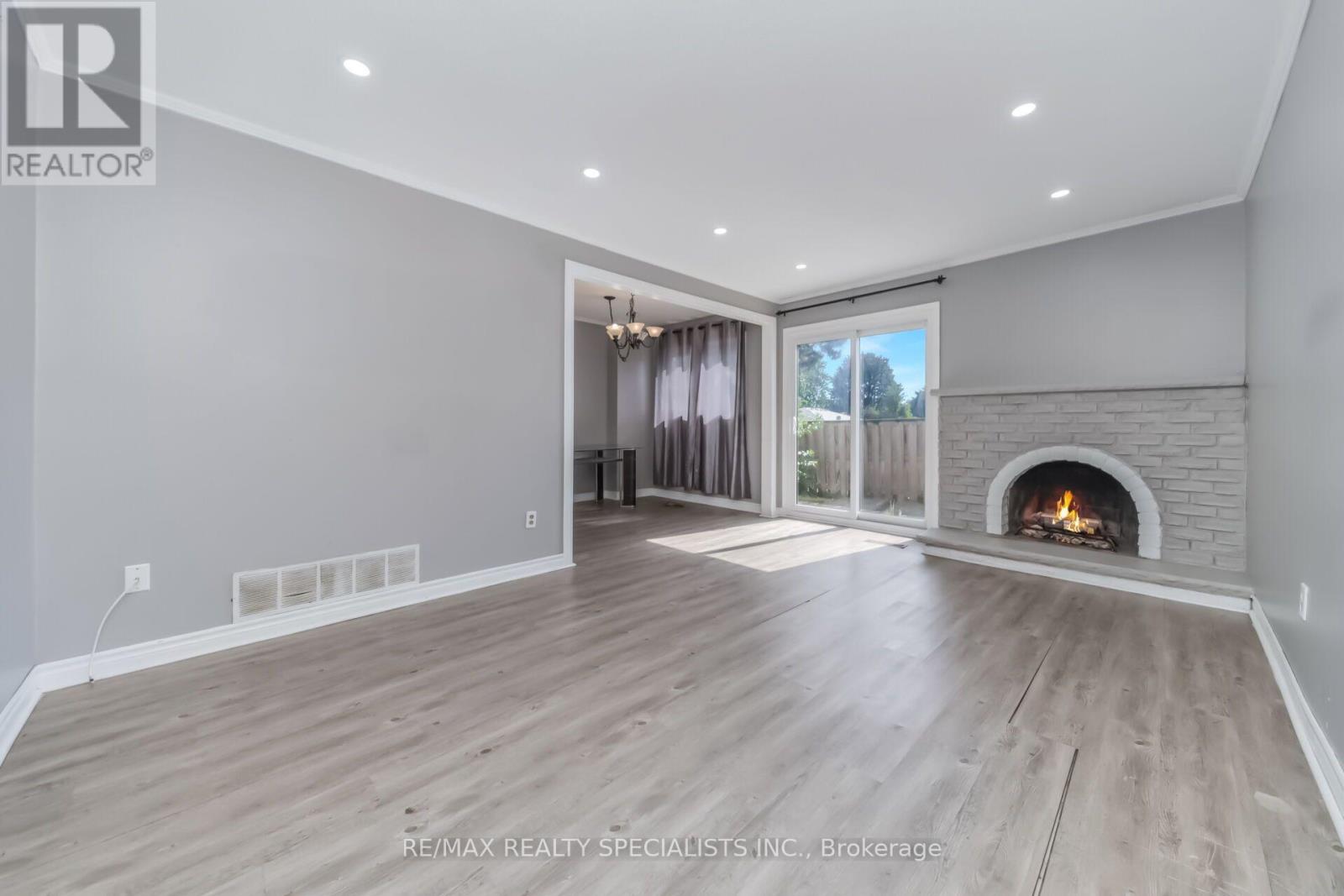 33 Greenwich Circle, Brampton, Ontario  L6S 2E6 - Photo 4 - W13644708