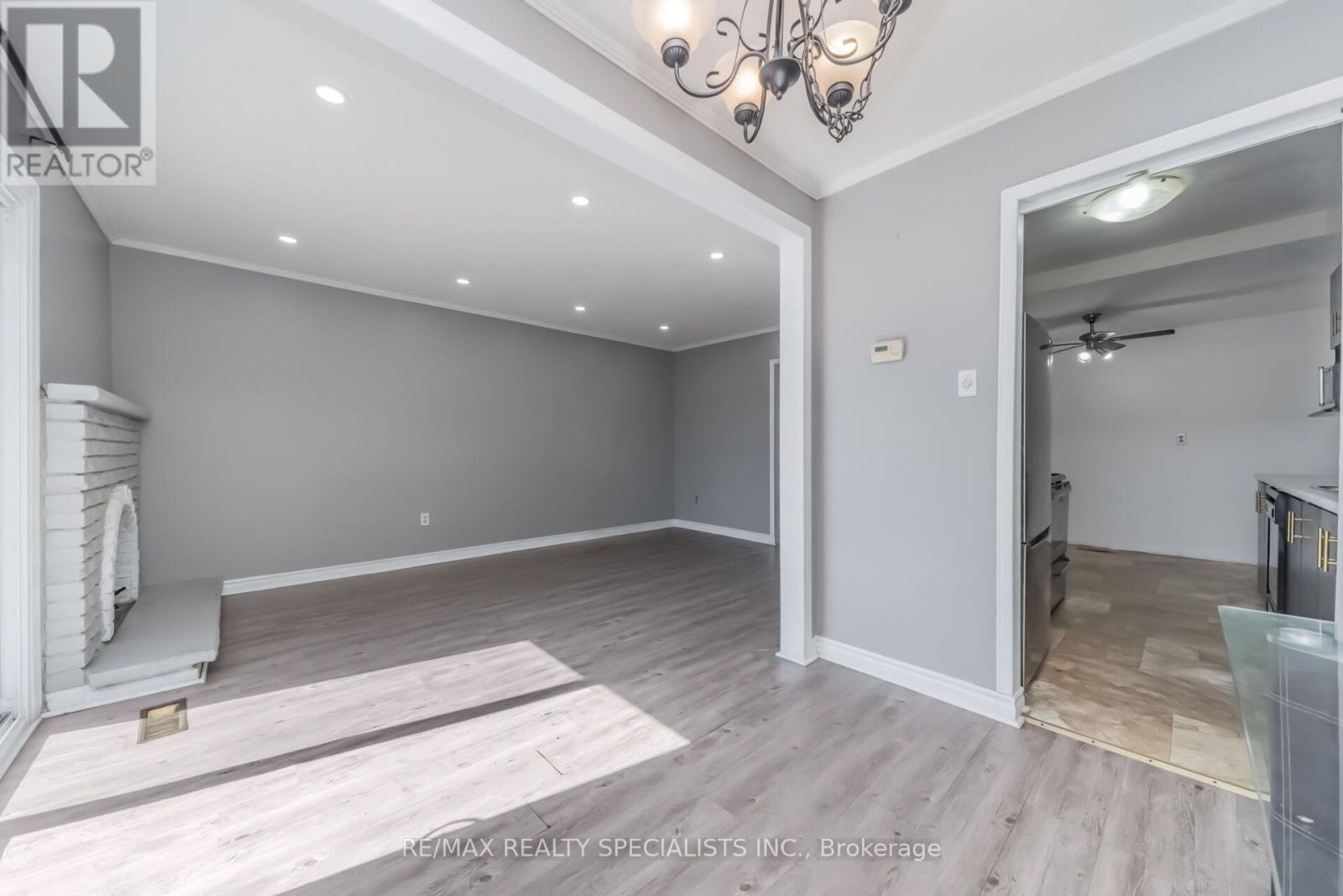 33 Greenwich Circle, Brampton, Ontario  L6S 2E6 - Photo 7 - W13644708