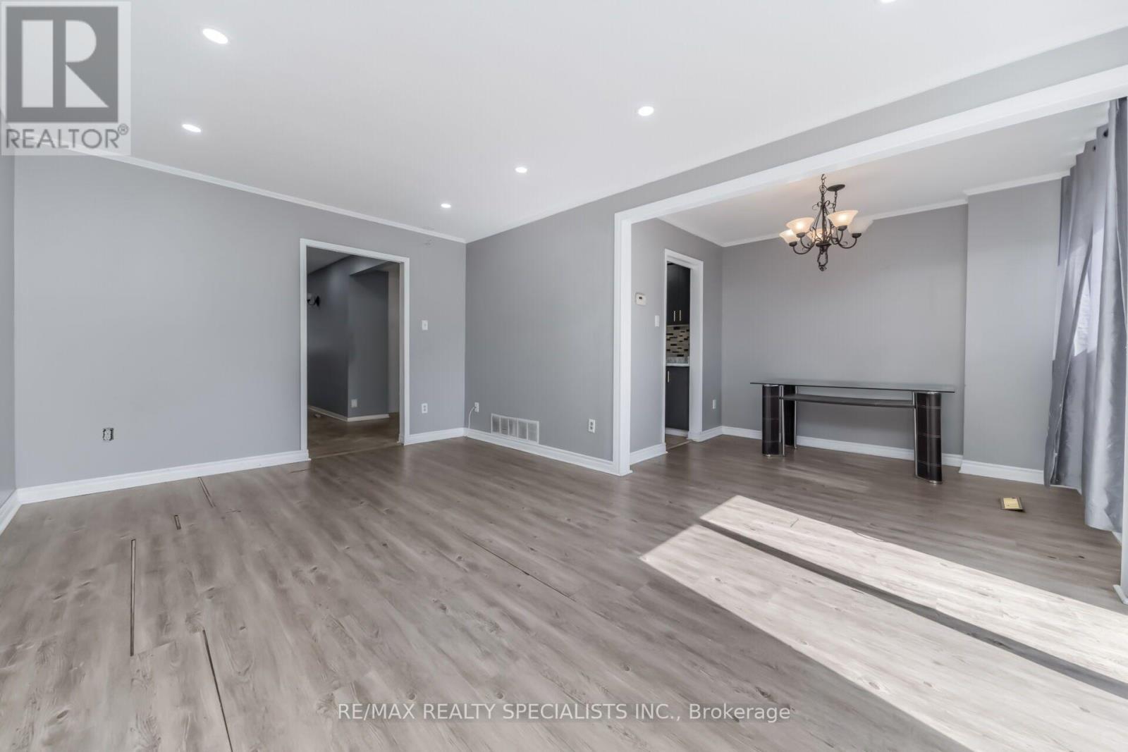 33 Greenwich Circle, Brampton, Ontario  L6S 2E6 - Photo 6 - W13644708