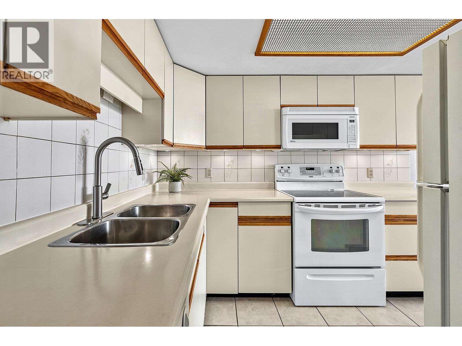 1206 1045 Quayside Drive, New Westminster, British Columbia  V3M 1C5 - Photo 11 - R3158344