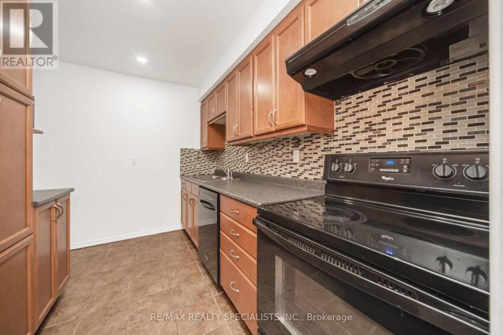 20 Enmount Drive, Brampton, Ontario  L6T 4C8 - Photo 11 - W13088704