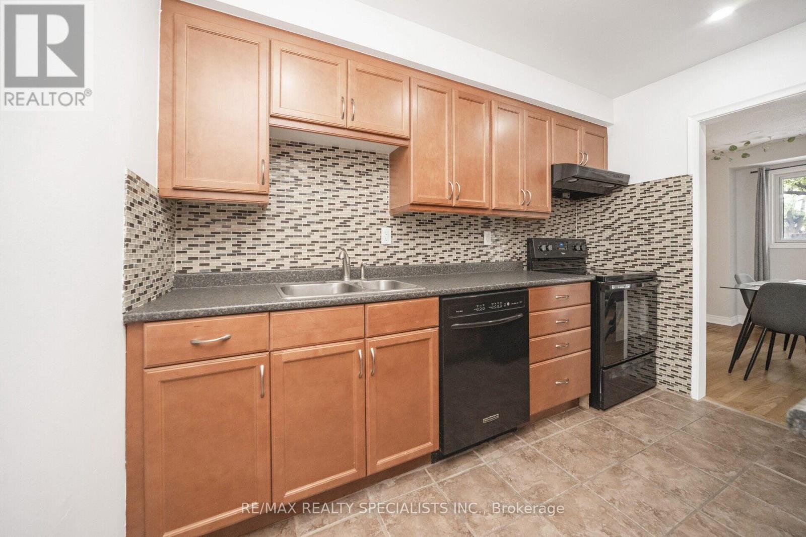 20 Enmount Drive, Brampton, Ontario  L6T 4C8 - Photo 13 - W13088704