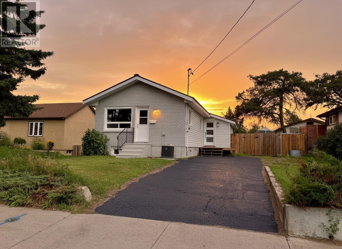 330 Arundel ST, Thunder Bay, Ontario