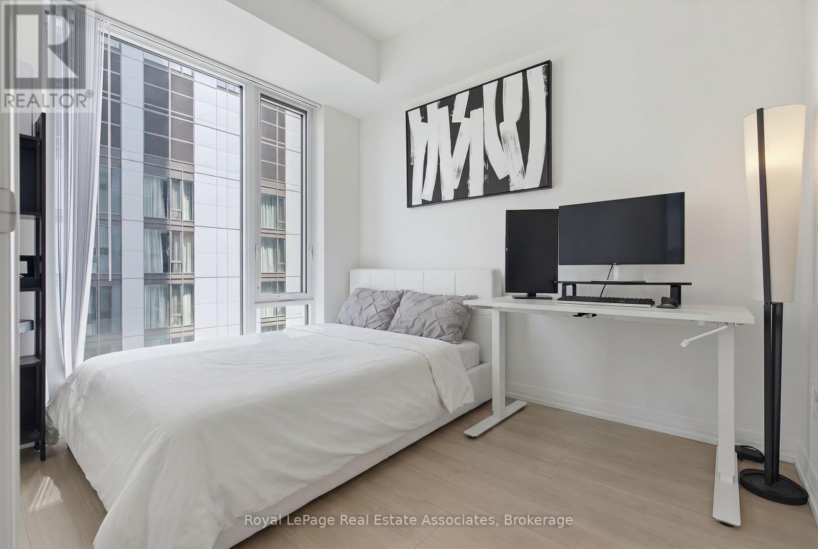 2403 - 8 Widmer Street, Toronto, Ontario  M5V 0W6 - Photo 11 - C13708814