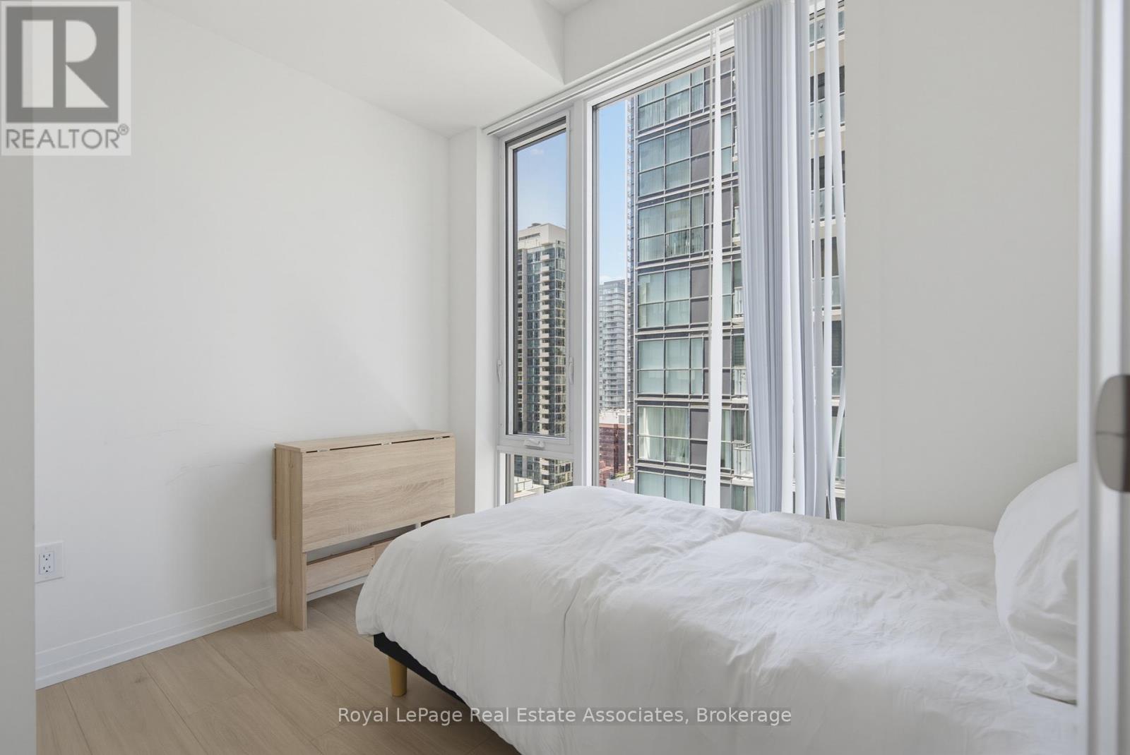 2403 - 8 Widmer Street, Toronto, Ontario  M5V 0W6 - Photo 13 - C13708814