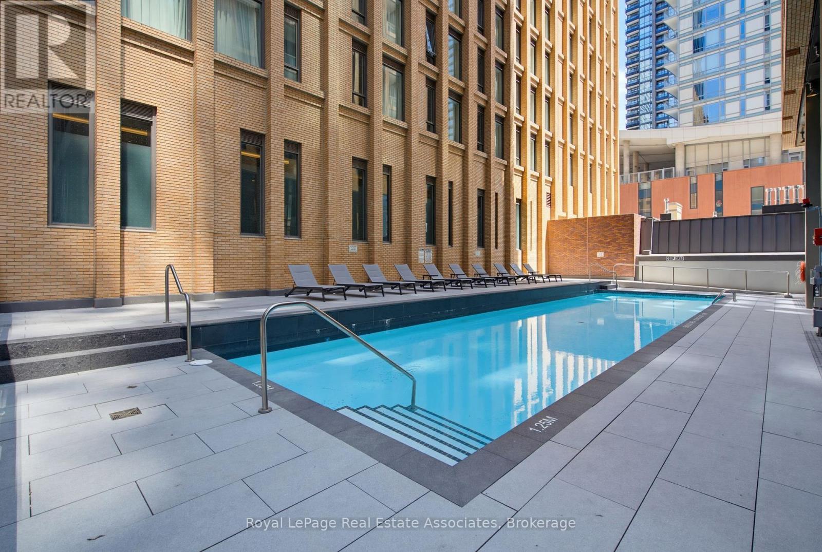 2403 - 8 Widmer Street, Toronto, Ontario  M5V 0W6 - Photo 16 - C13708814