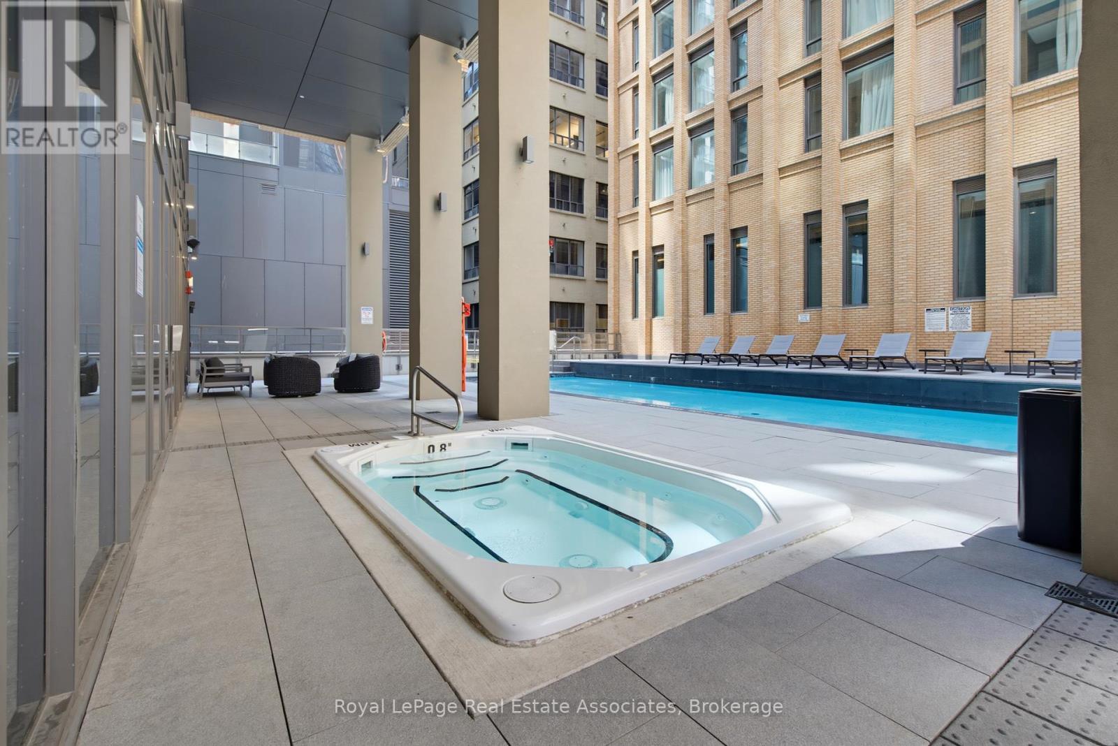 2403 - 8 Widmer Street, Toronto, Ontario  M5V 0W6 - Photo 17 - C13708814
