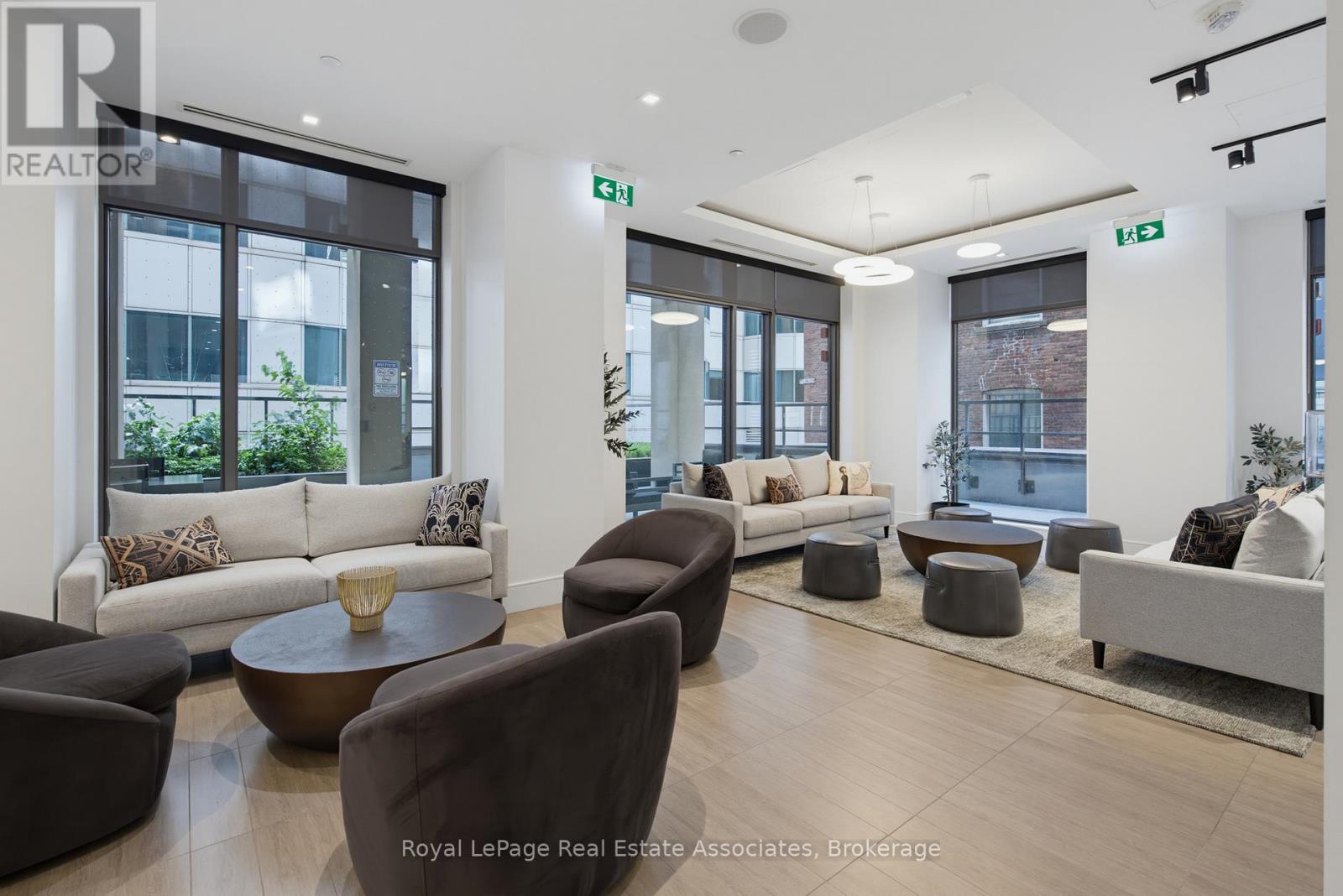 2403 - 8 Widmer Street, Toronto, Ontario  M5V 0W6 - Photo 20 - C13708814