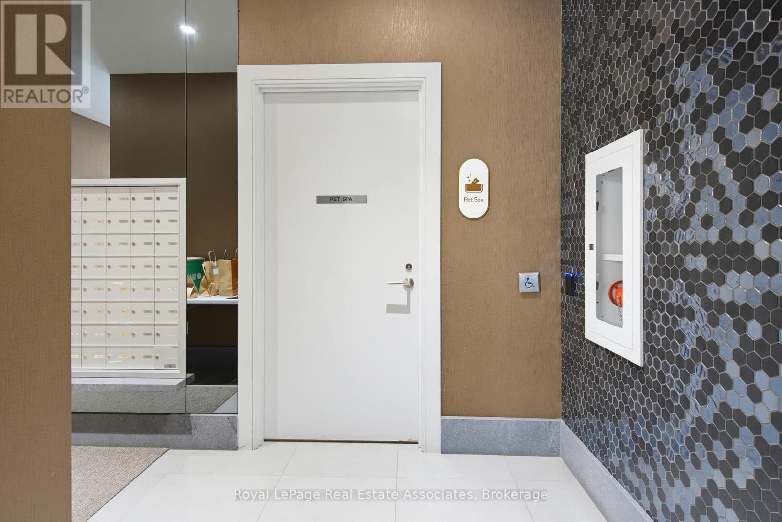 2403 - 8 Widmer Street, Toronto, Ontario  M5V 0W6 - Photo 24 - C13708814
