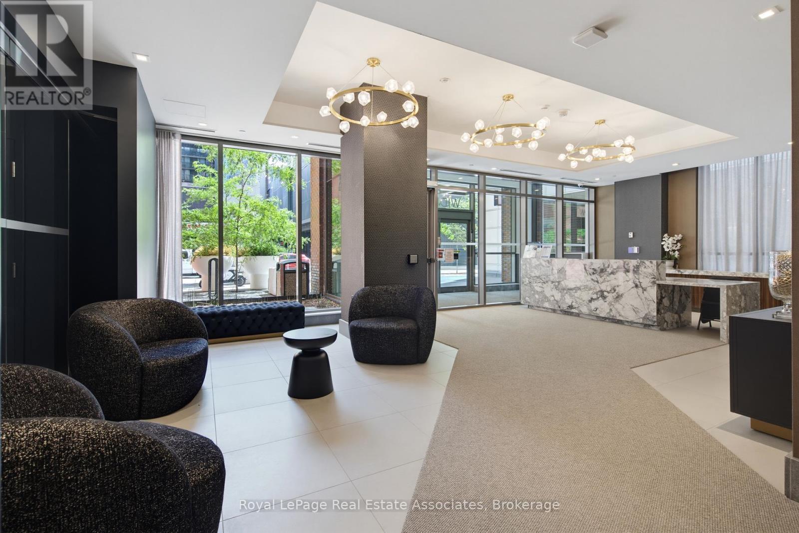 2403 - 8 Widmer Street, Toronto, Ontario  M5V 0W6 - Photo 3 - C13708814