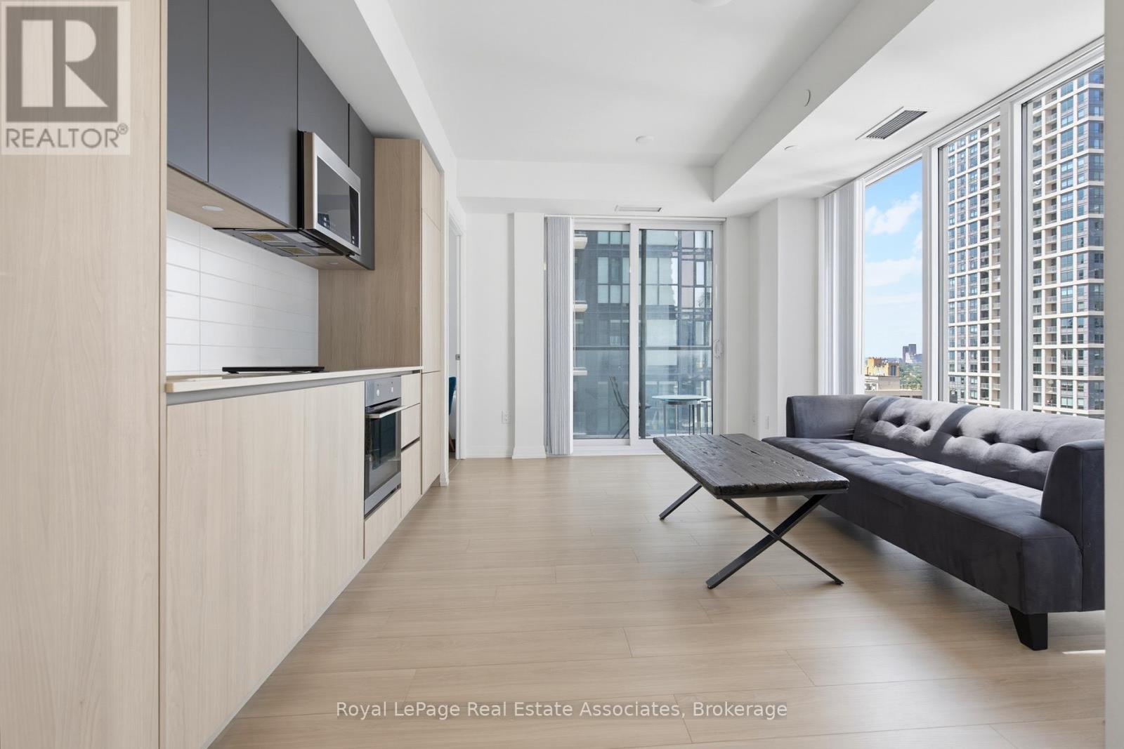 2403 - 8 Widmer Street, Toronto, Ontario  M5V 0W6 - Photo 7 - C13708814