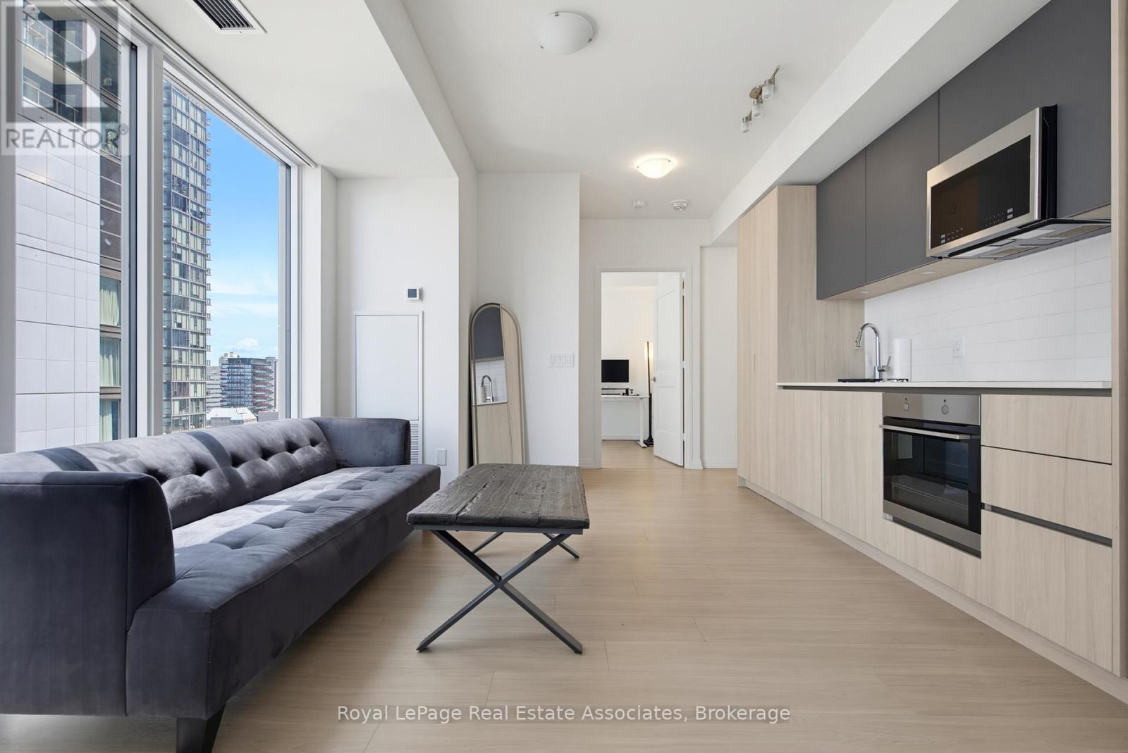2403 - 8 Widmer Street, Toronto, Ontario  M5V 0W6 - Photo 9 - C13708814
