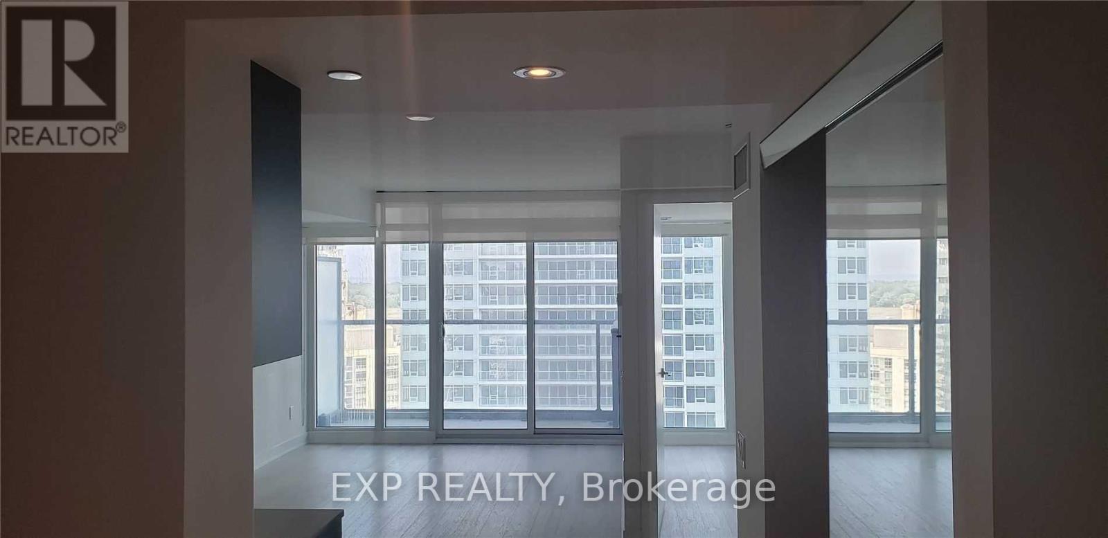 1901 - 70 Queens Wharf Road, Toronto (Waterfront Communities), Ontario  M5V 0J2 - Photo 2 - C13708830