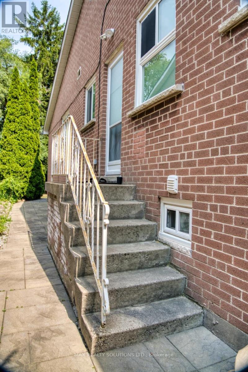 31 Lochinvar Crescent, Toronto, Ontario  M3A 3J9 - Photo 18 - C13708836