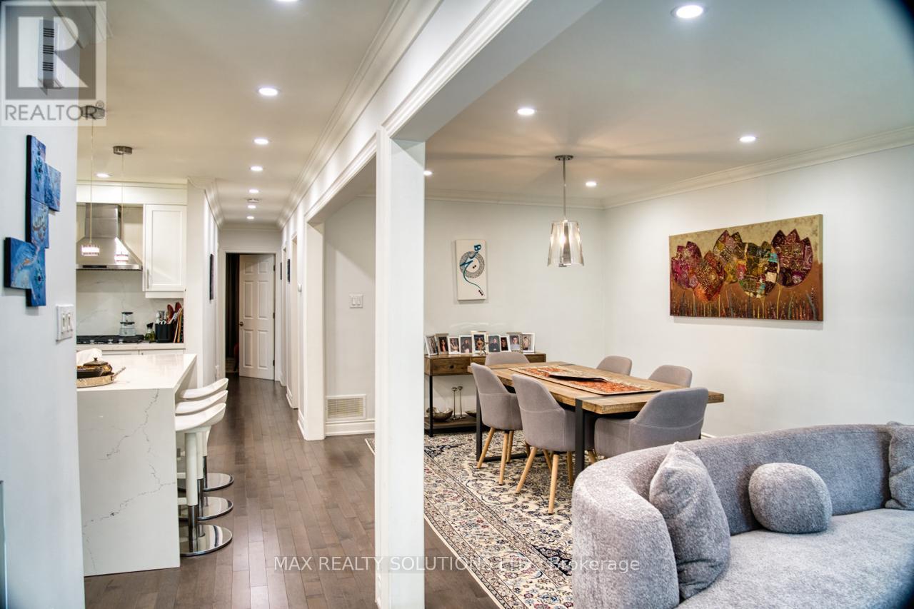 31 Lochinvar Crescent, Toronto, Ontario  M3A 3J9 - Photo 3 - C13708836