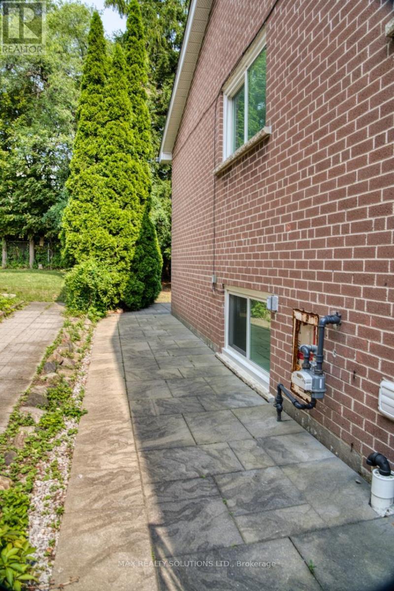 31 Lochinvar Crescent, Toronto, Ontario  M3A 3J9 - Photo 31 - C13708836