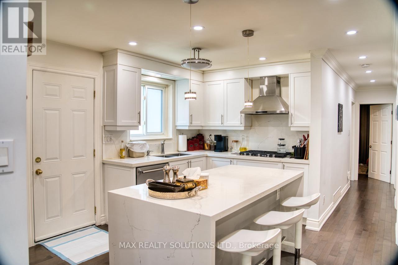 31 Lochinvar Crescent, Toronto, Ontario  M3A 3J9 - Photo 4 - C13708836