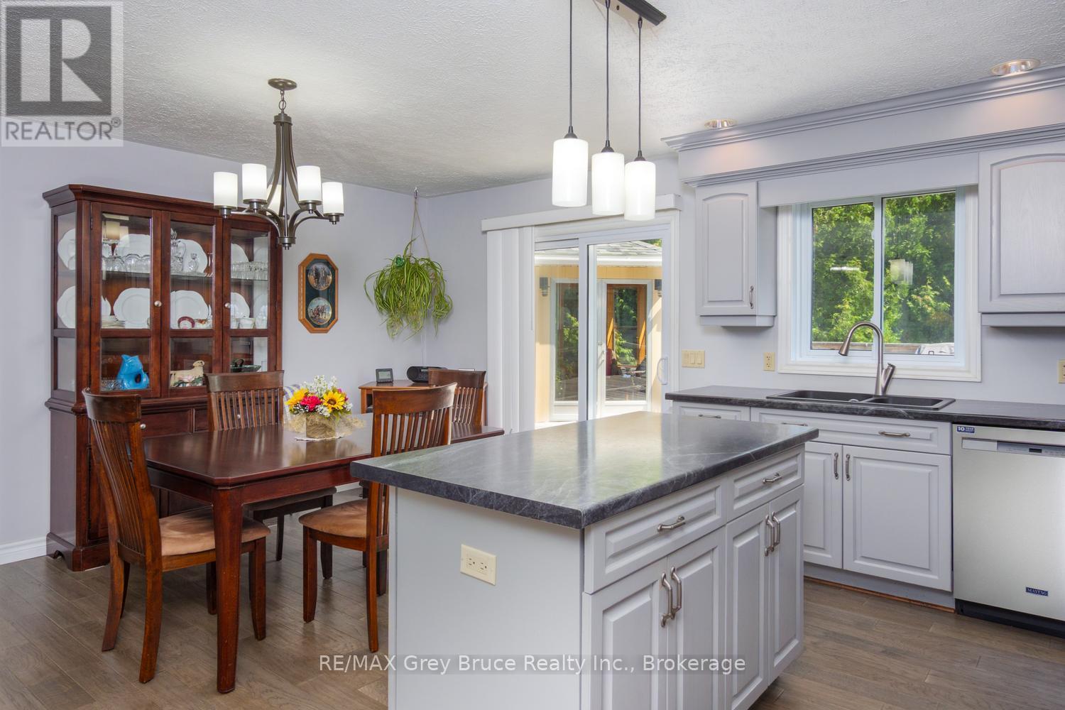 358 Huron Road, South Bruce Peninsula, Ontario  N0H 2T0 - Photo 12 - X13708832