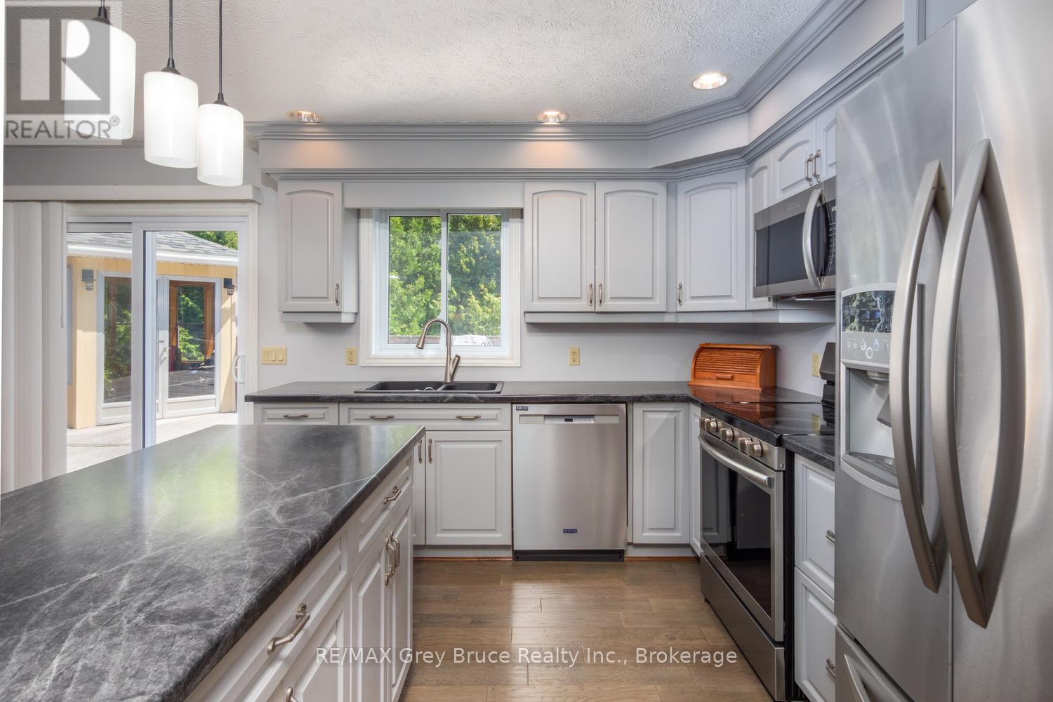 358 Huron Road, South Bruce Peninsula, Ontario  N0H 2T0 - Photo 13 - X13708832