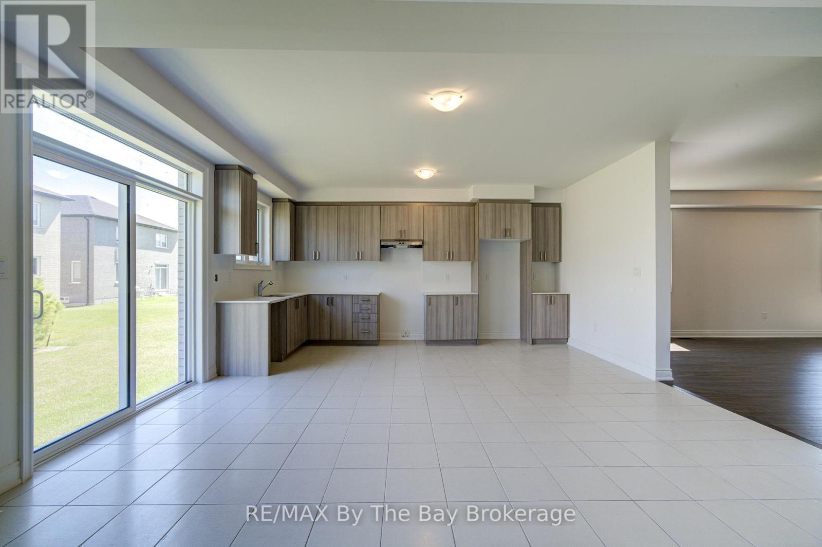 35 Misty Ridge Road, Wasaga Beach, Ontario  L9Z 0R8 - Photo 9 - S13708166