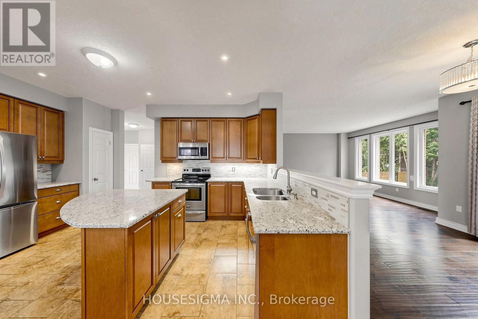 35 Auburn Court, Barrie, Ontario  L4N 6G9 - Photo 13 - S13705672