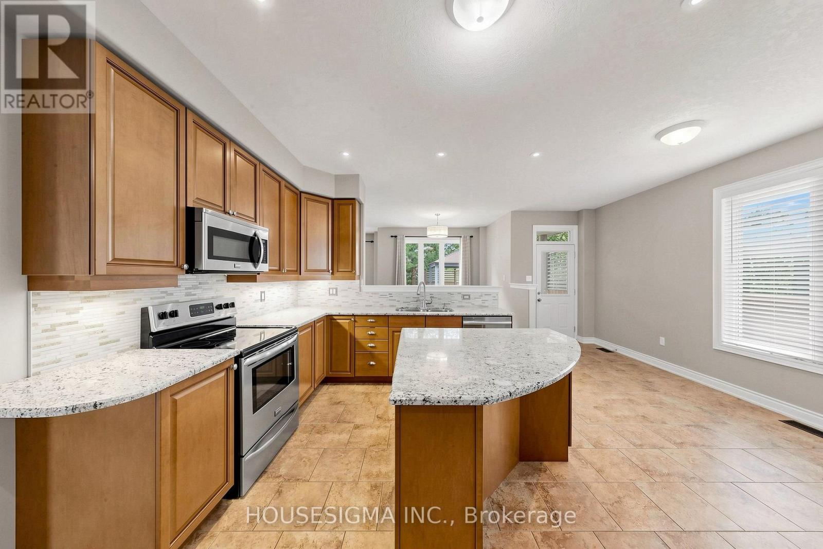 35 Auburn Court, Barrie, Ontario  L4N 6G9 - Photo 15 - S13705672