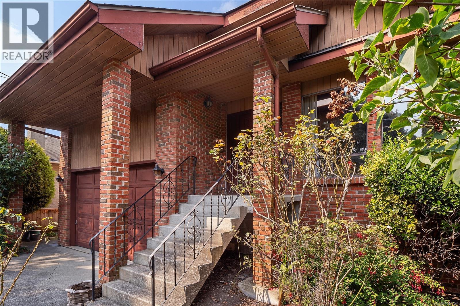1144 May St