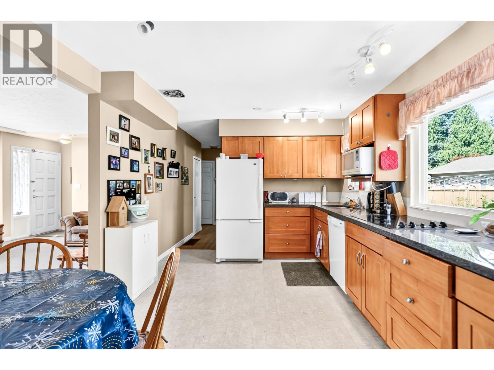 21437 122 Avenue, Maple Ridge, British Columbia  V2X 3W7 - Photo 11 - R3158389