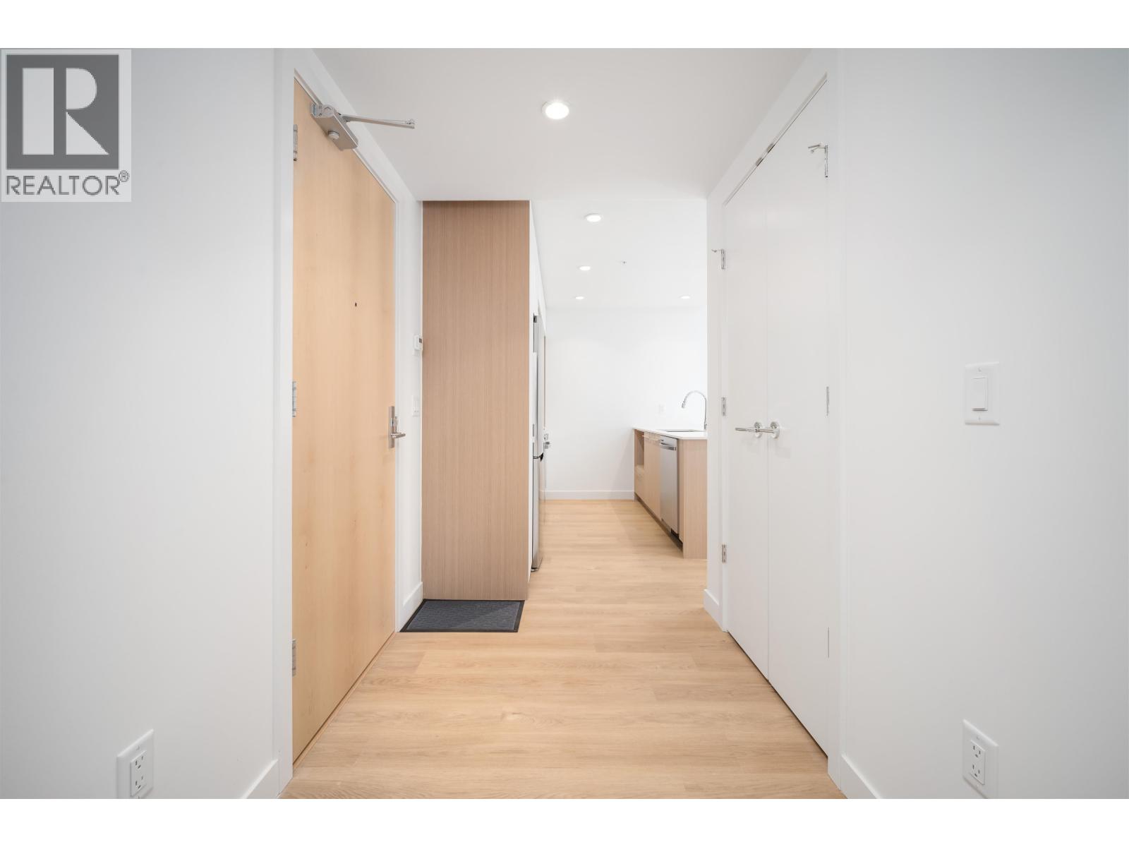 214 9888 University Crescent, Burnaby, British Columbia  V5A 0G4 - Photo 3 - R3158493