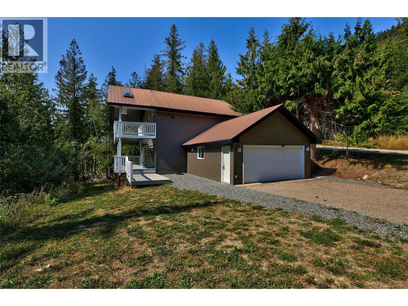 2725 VICKERS Trail, Anglemont, British Columbia