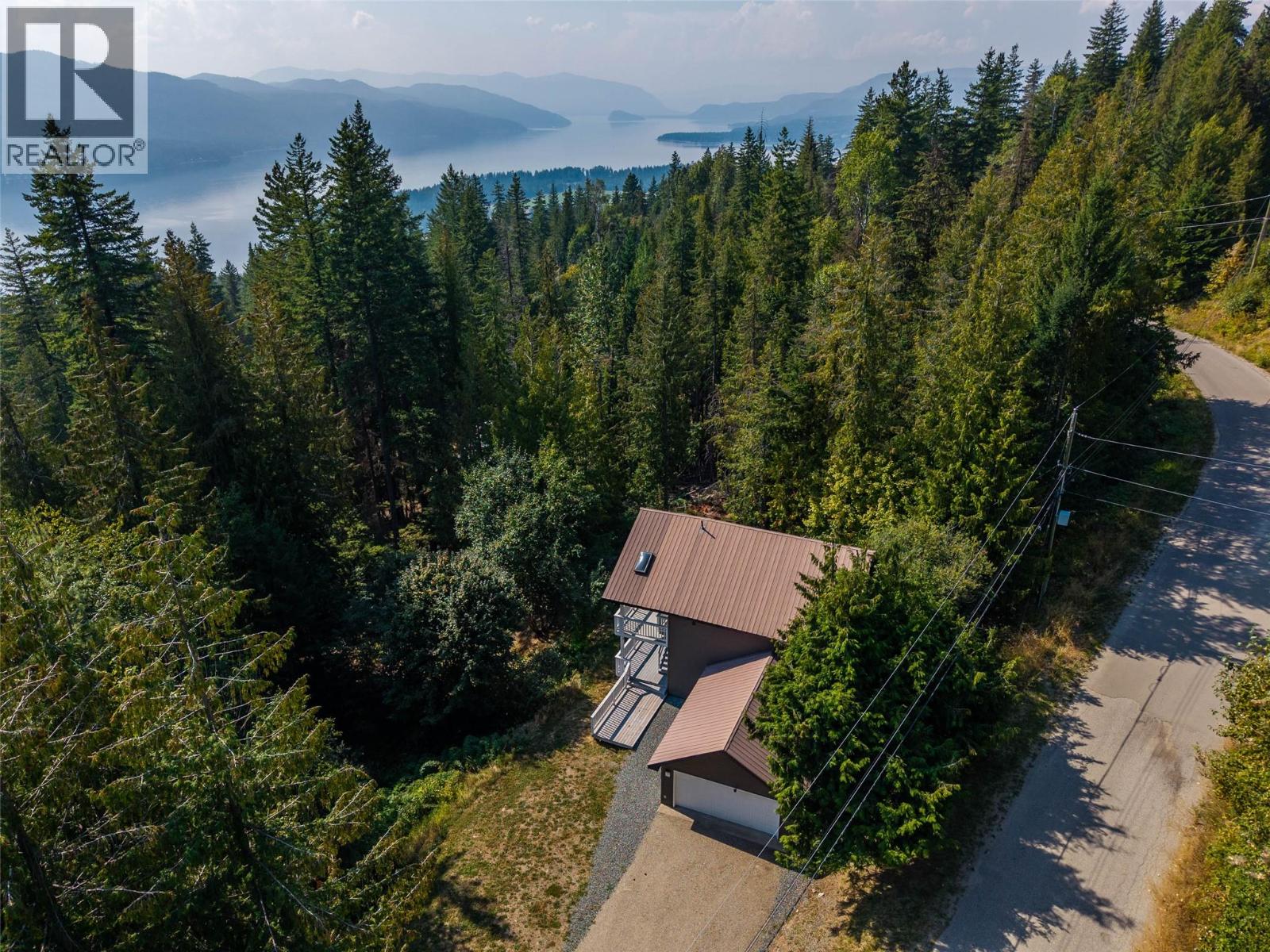 2725 Vickers Trail, Anglemont, British Columbia  V0E 1M8 - Photo 29 - 10385834