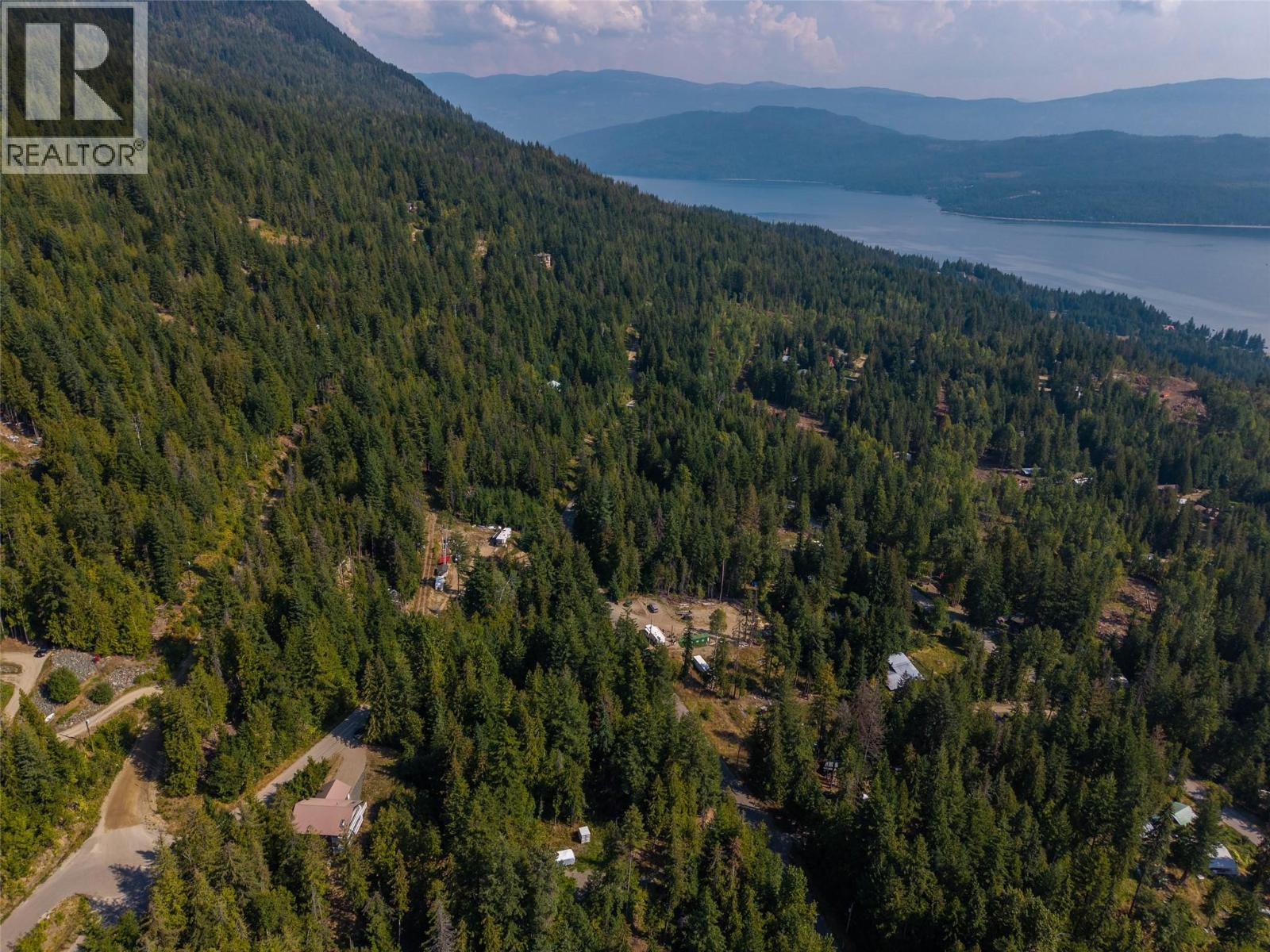 2725 Vickers Trail, Anglemont, British Columbia  V0E 1M8 - Photo 32 - 10385834