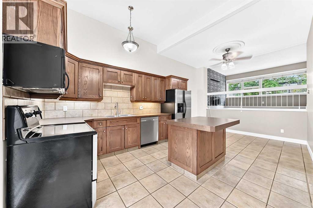 84 Brae Glen Lane SW, Calgary, Alberta  T2W 1B6 - Photo 10 - A2339552