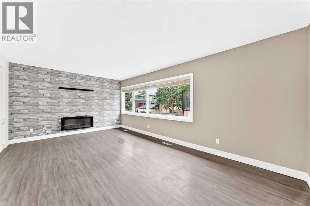 84 Brae Glen Lane SW, Calgary, Alberta  T2W 1B6 - Photo 13 - A2339552