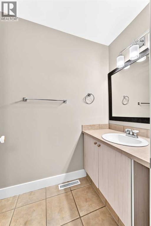 84 Brae Glen Lane SW, Calgary, Alberta  T2W 1B6 - Photo 21 - A2339552