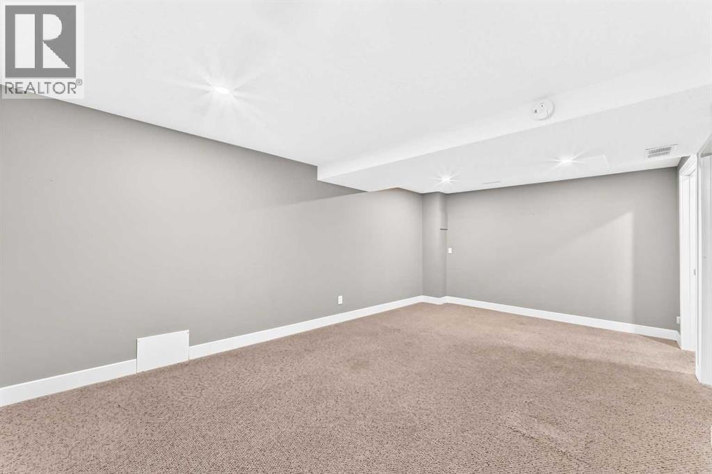 84 Brae Glen Lane SW, Calgary, Alberta  T2W 1B6 - Photo 33 - A2339552