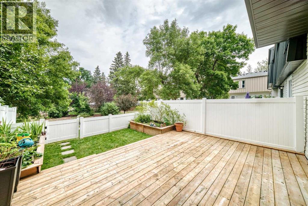 84 Brae Glen Lane SW, Calgary, Alberta  T2W 1B6 - Photo 35 - A2339552