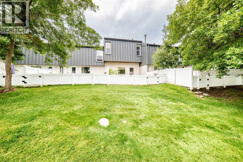 84 Brae Glen Lane SW, Calgary, Alberta  T2W 1B6 - Photo 41 - A2339552
